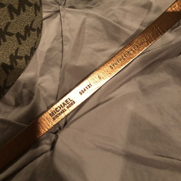 MK Michael Kors Belt Bag - Picture 7 of 7